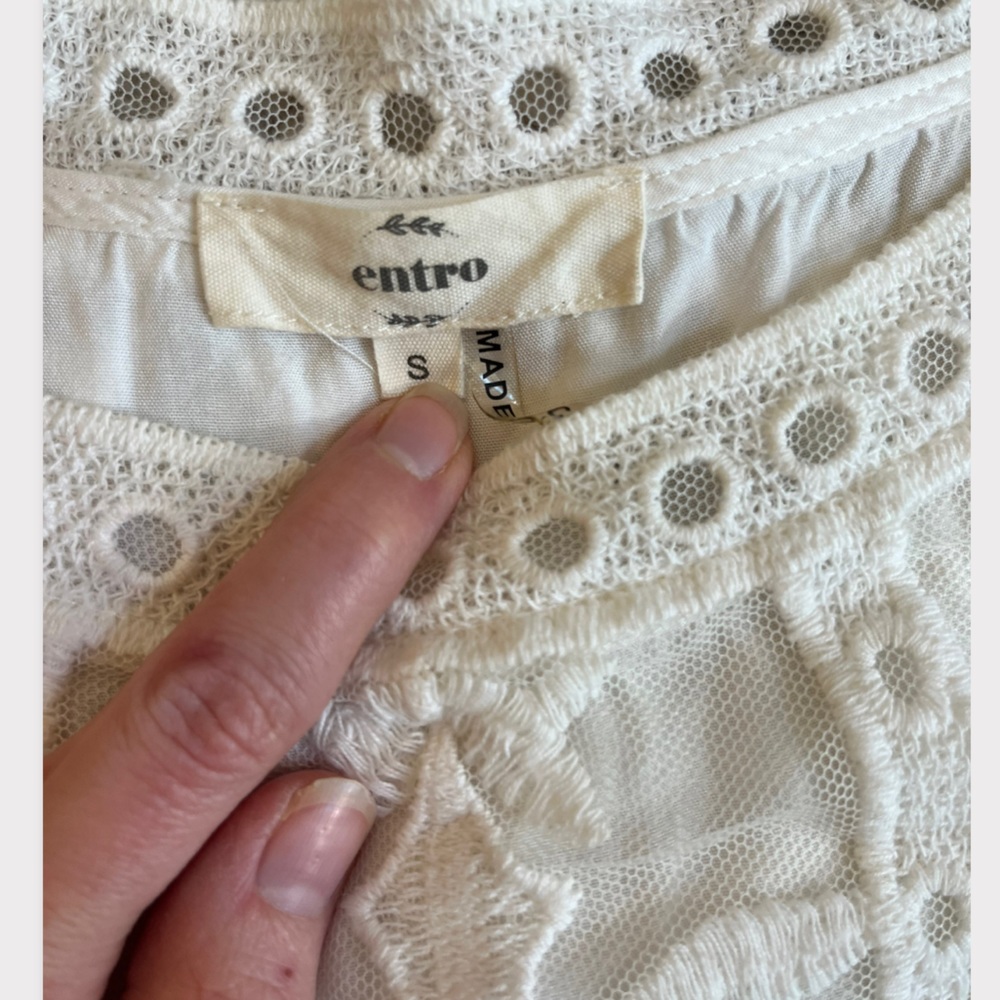 Entro Beautiful Flowy Sleeveless White Lace Top with Lining//S//Empire Waist - Picture 12 of 14